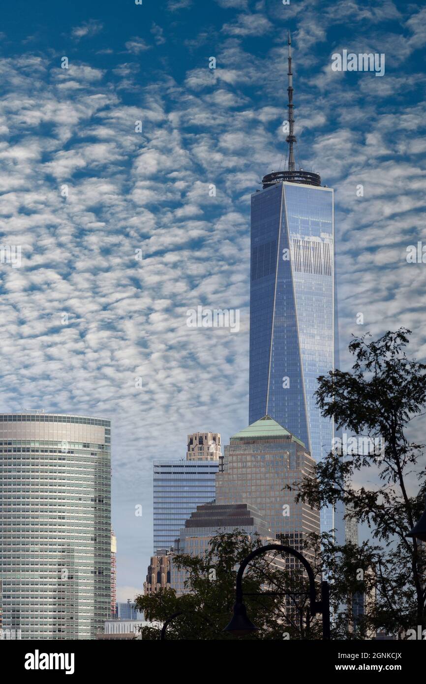 CITY CRUSH: Ein Blick über den Fluss von der Jersey City Waterfront bietet einen wunderschönen Blick auf die New Yorker Stadtlandschaft. Stockfoto