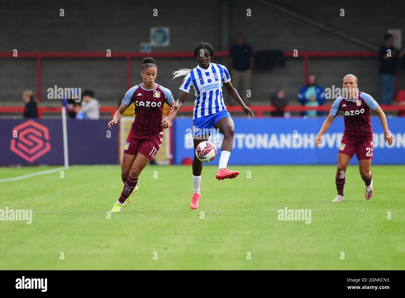 Während der Barclays FA Womens Super League Brighton und Hove Albion gegen Aston Villa im Peoples Pension Stadium-England Stockfoto