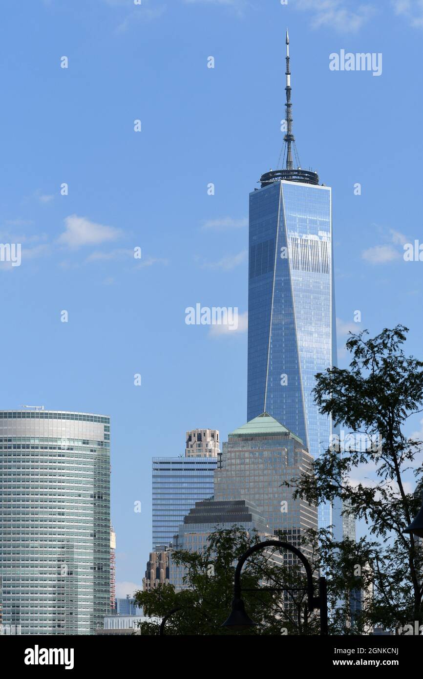CITY CRUSH: Ein Blick über den Fluss von der Jersey City Waterfront bietet einen wunderschönen Blick auf die New Yorker Stadtlandschaft. Stockfoto