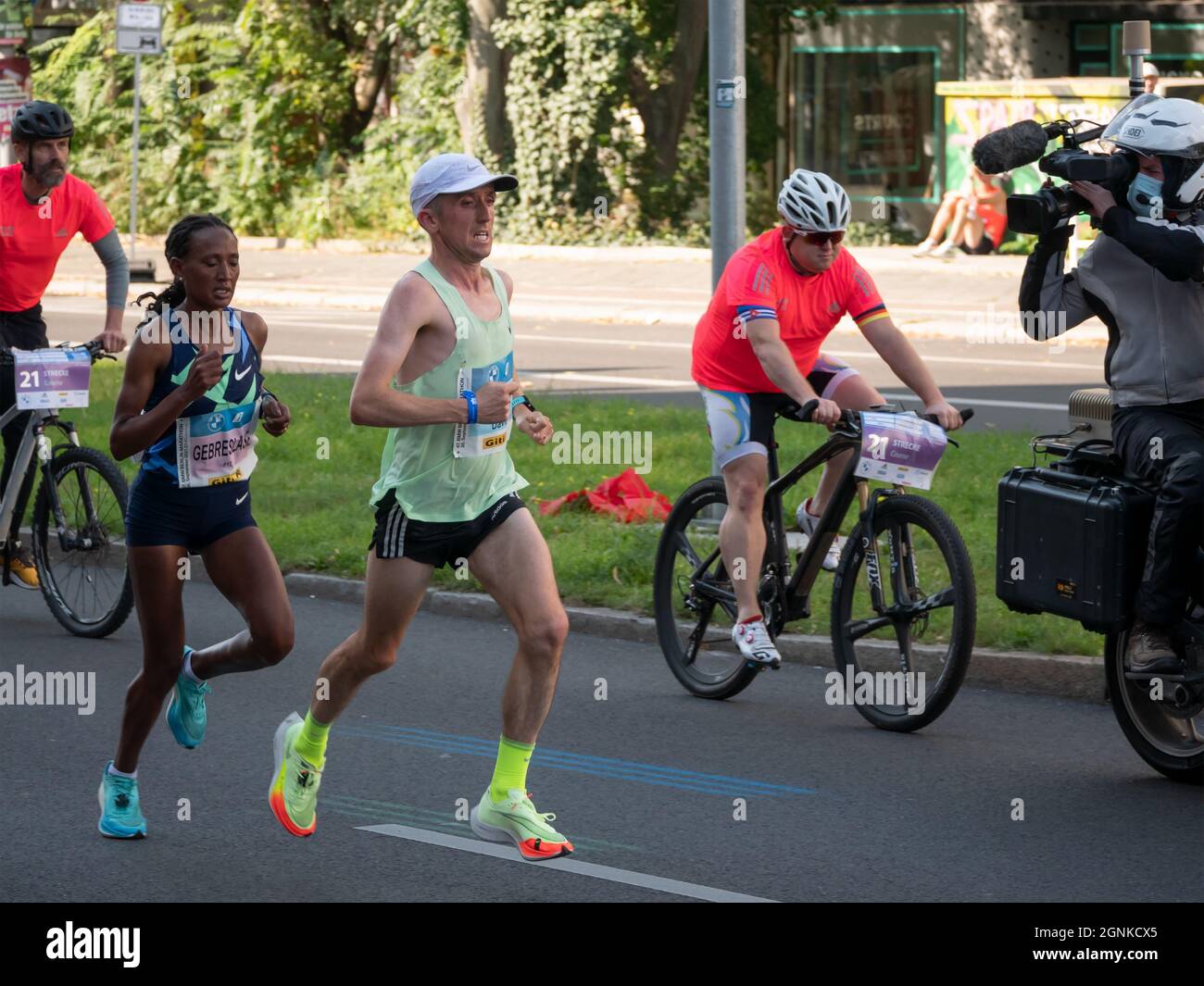 Sieger Gotytom Gebreslase Beim Berlin-Marathon 2021 Stockfoto