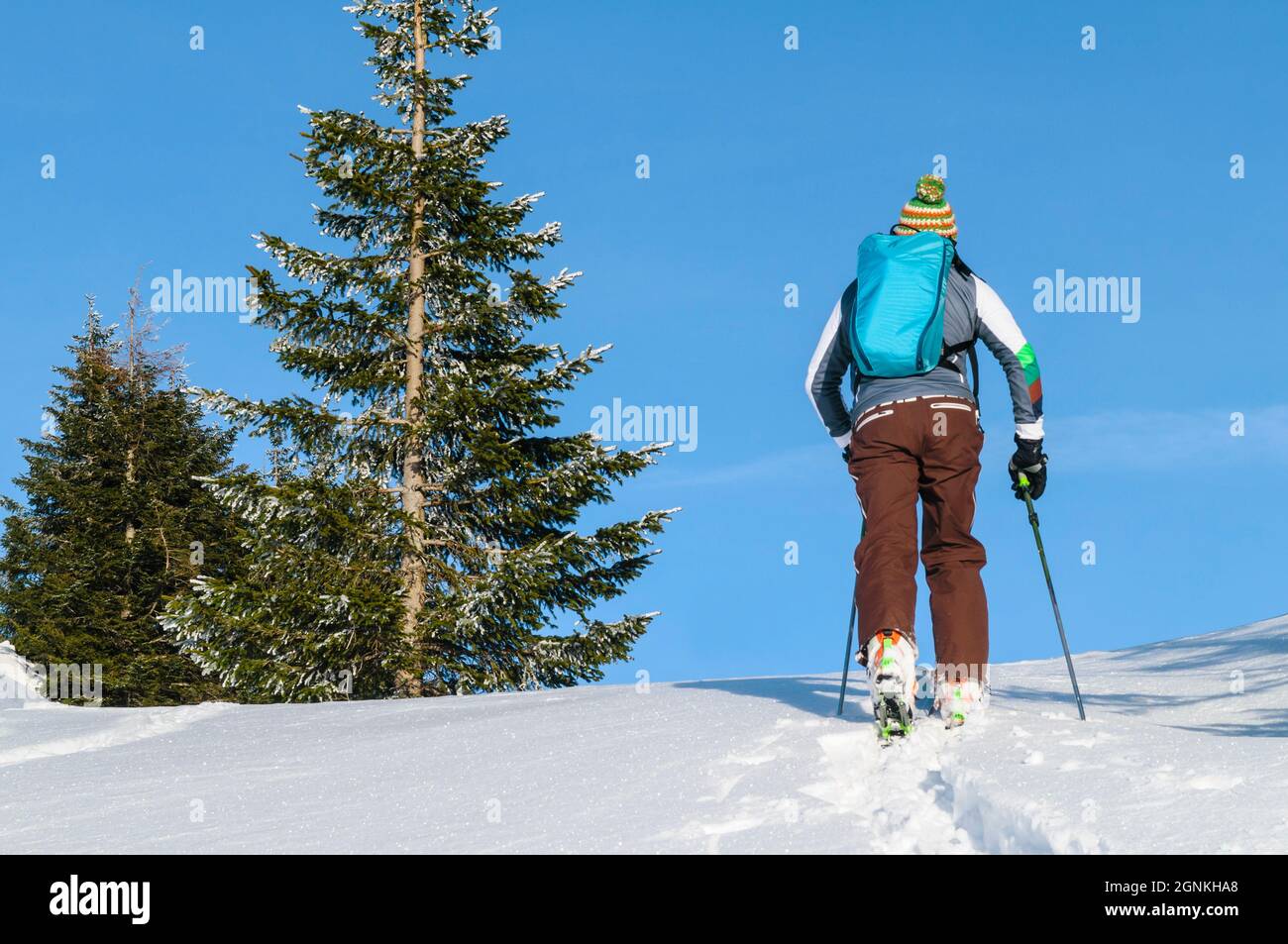 Ski bergauf -Fotos und -Bildmaterial in hoher Auflösung – Alamy