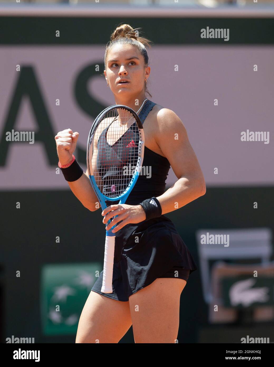 Die griechische Tennisspielerin Maria Sakkari feiert den Spielpunkt während des French Open 2021 Tennisturniers in Paris, Frankreich Stockfoto