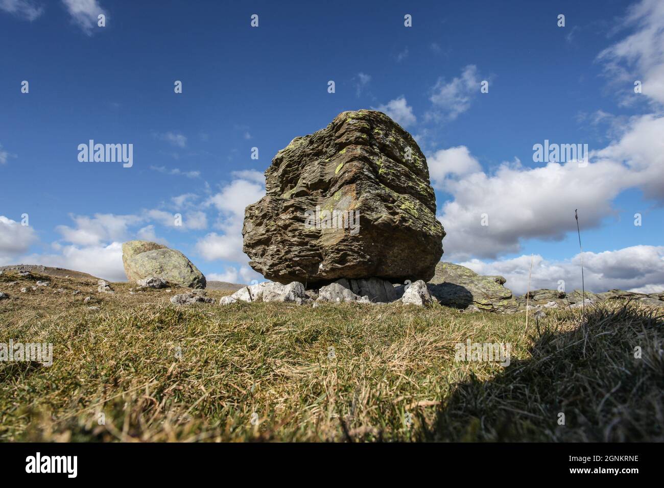 Klassische Landformen der Britischen Inseln - die Norber Erratics Stockfoto