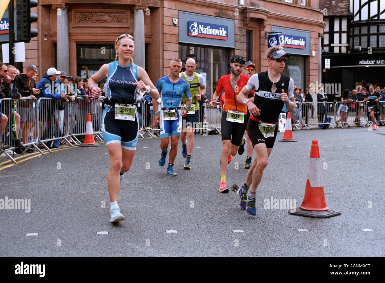Bolton, Großbritannien - 4. Juli 2021: IRONMAN-Rennen in Bolton laufen die Marathonläufer. Stockfoto