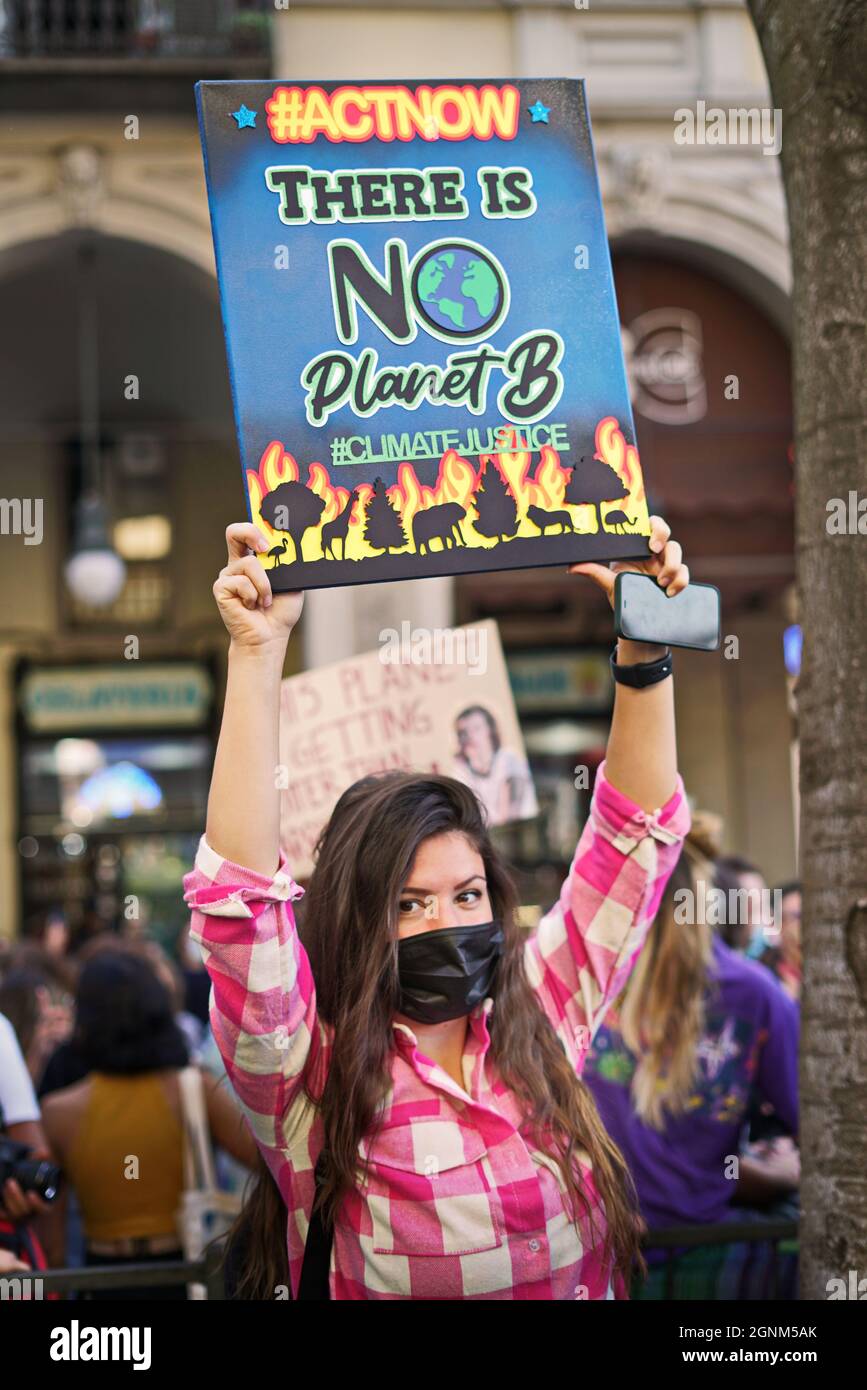 Movement Freitag für die Zukunft. Junge Demonstranten hielten Plakate während des Streiks. Turin, Italien - September 2021 Stockfoto