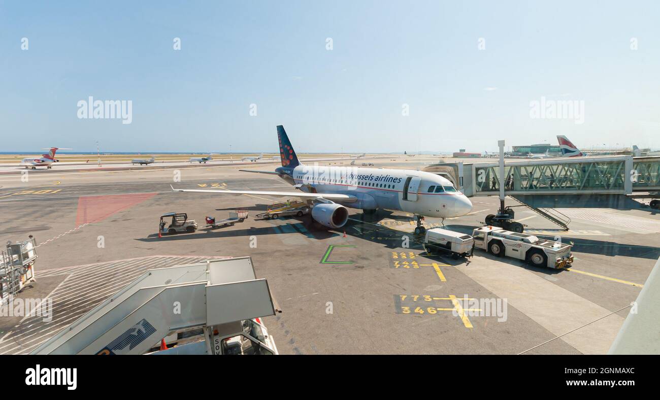 Nizza , Frankreich - Juli 9 2008: Brussels Airlines Airbus A319 OO-SSM auf dem Vorfeld am Flughafen Nizza. Stockfoto