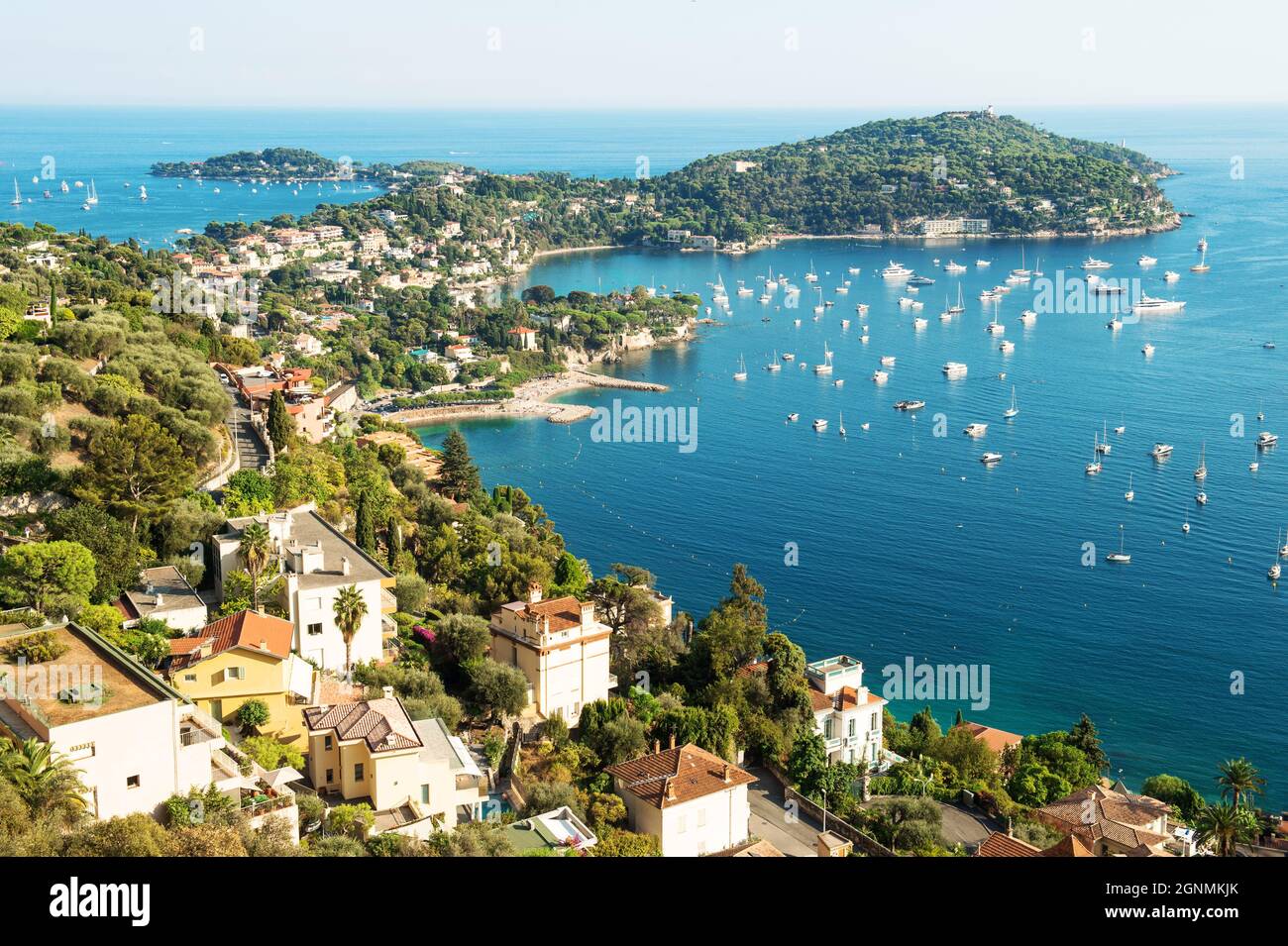 Mediterrane Meereslandschaft. Villefranche von Nizza, Französische riviera. Sommerhintergrund Stockfoto