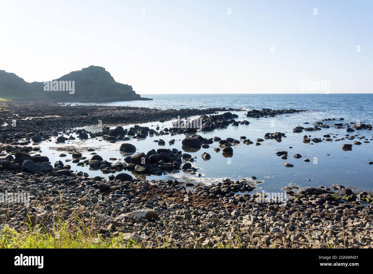 Causeway Coast near Giant's Causeway, near Bushmills, County Antrim, Northern Ireland, Vereinigtes Königreich Stockfoto