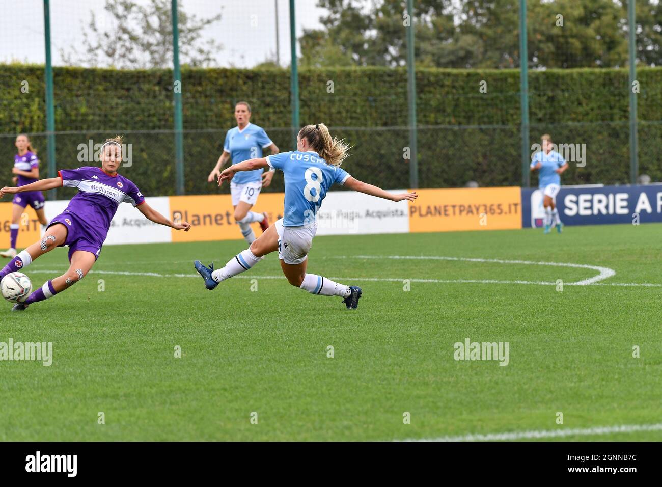 Formello, Italien. September 2021. Rachel Cuschieri und Valery Vigilucci während der Serie Ein Spiel zwischen SS Lazio und ACF Fiorentina Femminile im stadio Mirko Fersini am 26. September 2021 in Formello, Rom, Italien. (Foto von Domenico Cippitelli/Pacific Press) Quelle: Pacific Press Media Production Corp./Alamy Live News Stockfoto