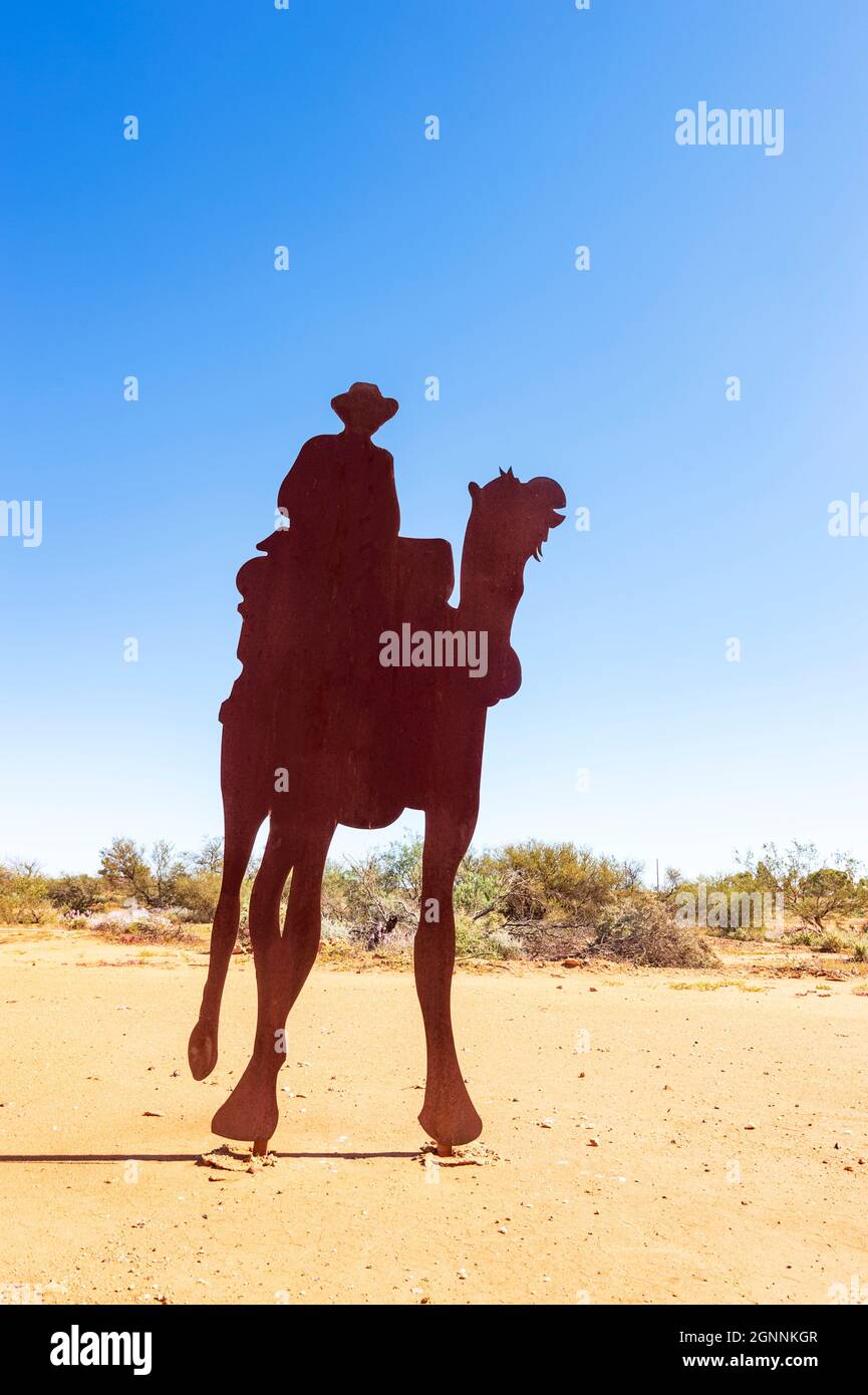 Metallstatue von Alfred Canning auf einem Kamel bei der Vermessung einer neuen Stock Route, Cue, Murchison Region, Western Australia, Australien Stockfoto