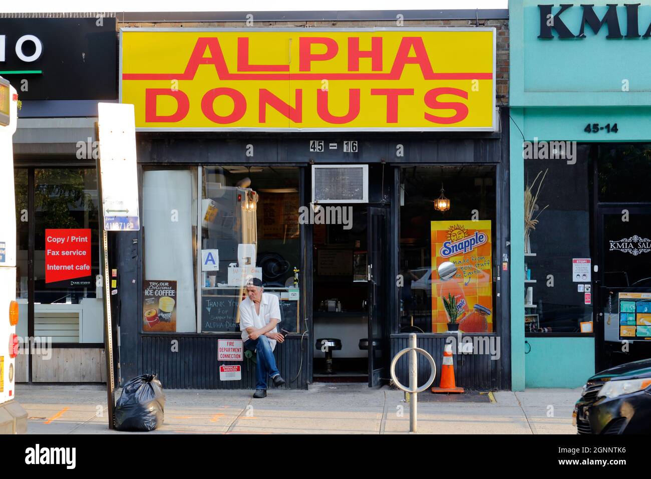 Alpha Donuts, 45-16 Queens Blvd, Queens, New York. Foto eines Donut-Shops in der Nachbarschaft Sunnyside von New York City. Stockfoto
