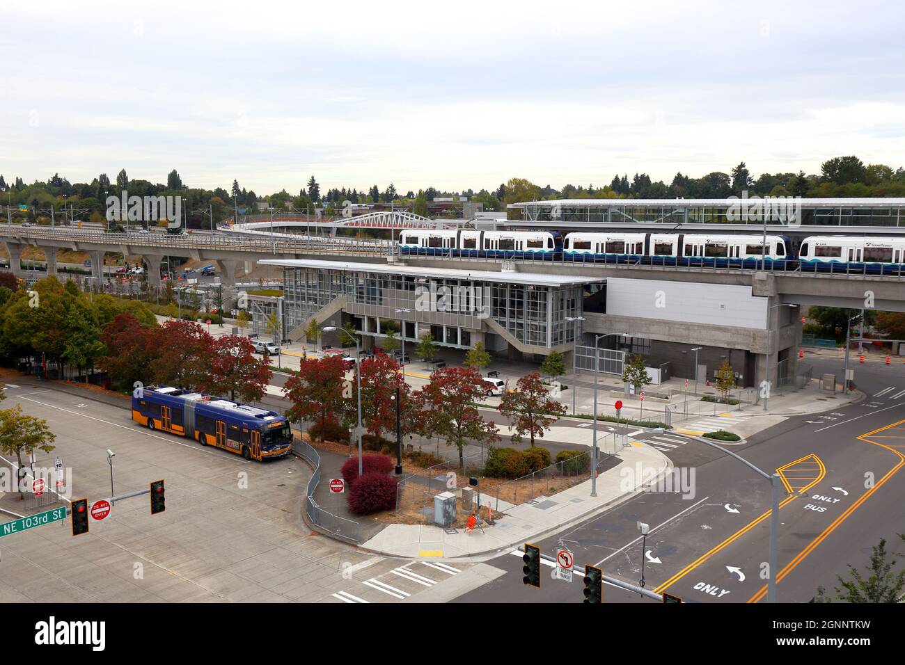 Sound Transit Northgate Station, NE 103. St, Seattle, Washington. Ein intermodales Bus- und Stadtbahnzentrum mit Park- und Fahrmöglichkeiten Stockfoto