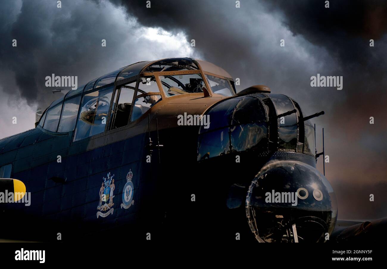 Der britische 2. Weltkrieg Lancaster schwerer viermotorigen Bomber auf dem Flugplatz East Kirkby. Lincolnshire, Großbritannien. Stockfoto