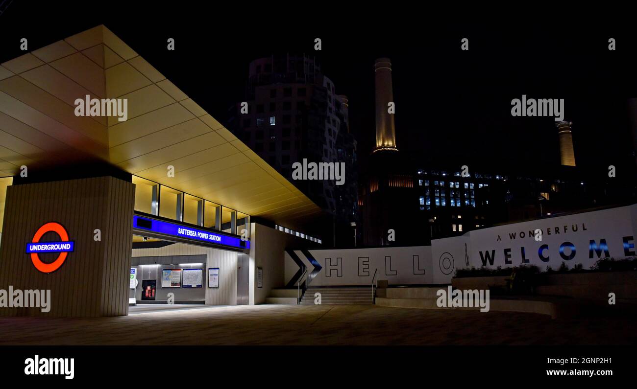 Die neue U-Bahnstation am Battersea Power Station, London, in der Nacht am Eröffnungstag, dem 20. September 2021 Stockfoto
