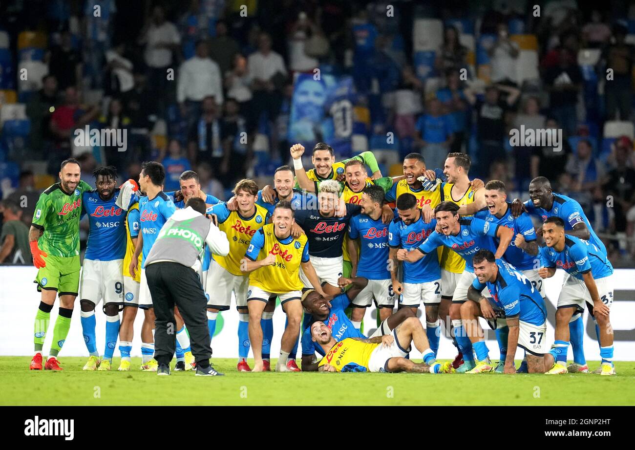 NEAPEL, ITALIEN - 26. SEPTEMBER: Die Spieler des SSC Napoli feiern den Sieg, während der Serie A Spiel zwischen SSC Napoli und Cagliari Calcio im Stadio Diego Armando Maradona am 26. September 2021 in Neapel, Italien. (Foto nach MB-Medien) Stockfoto