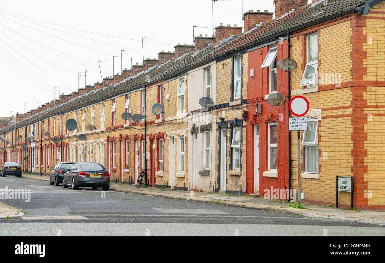 Elwy Street, Liverpool 8. Eine der vielen „walisischen Straßen“ in Liverpool, die im 19. Und 20. Jahrhundert erbaut wurden. Aufgenommen im September 2021. Stockfoto