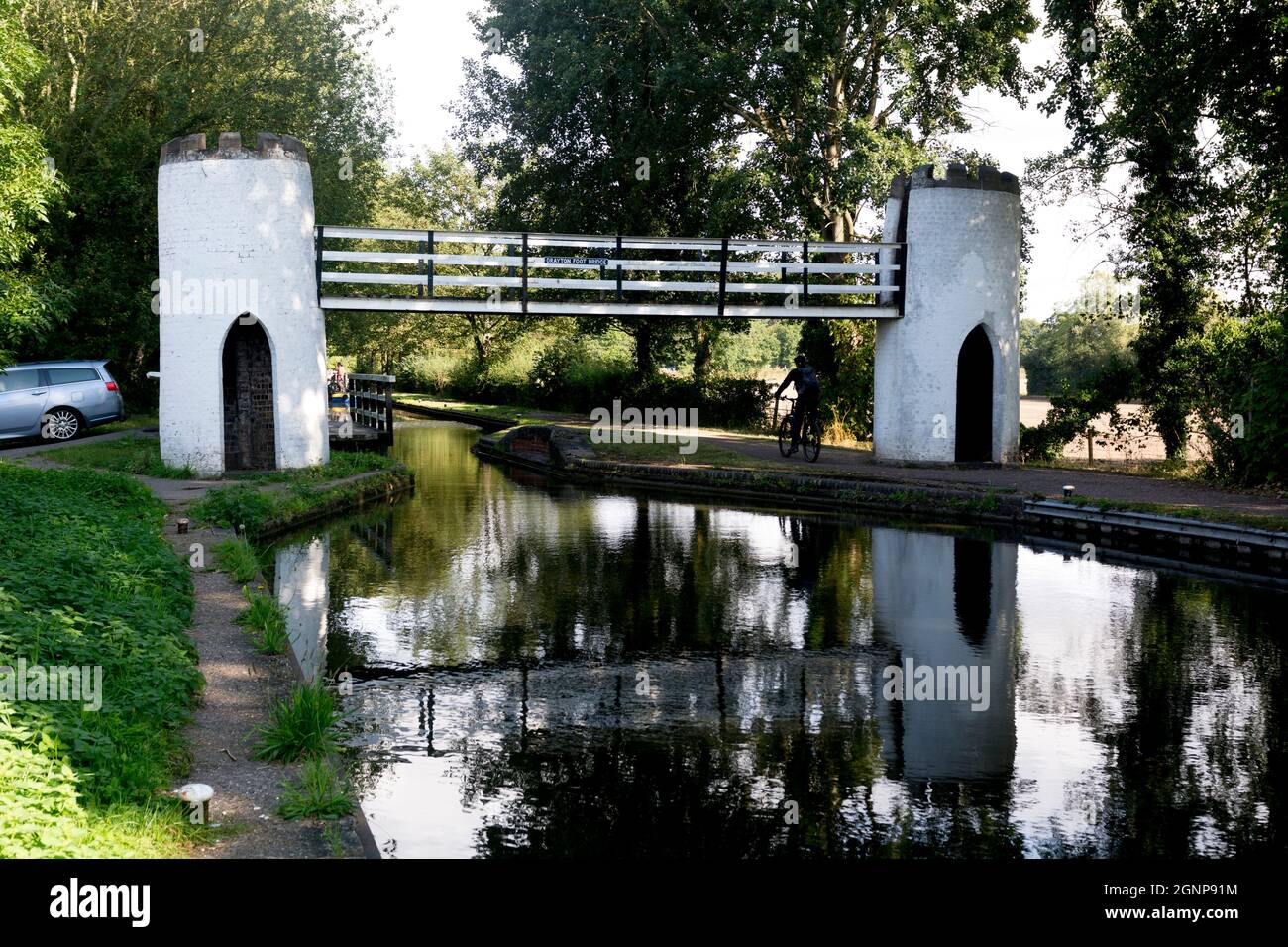 Drayton Foot Bridge, Birmingham und Fazeley Canal, Drayton Bassett, Staffordshire, England, Großbritannien Stockfoto