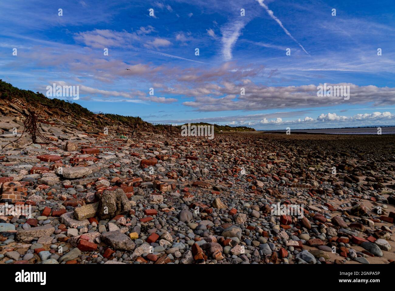 Anzeichen von Küstenerosion an einem Strand bei Powfoot Dumfries und Galloway in Schottland Stockfoto