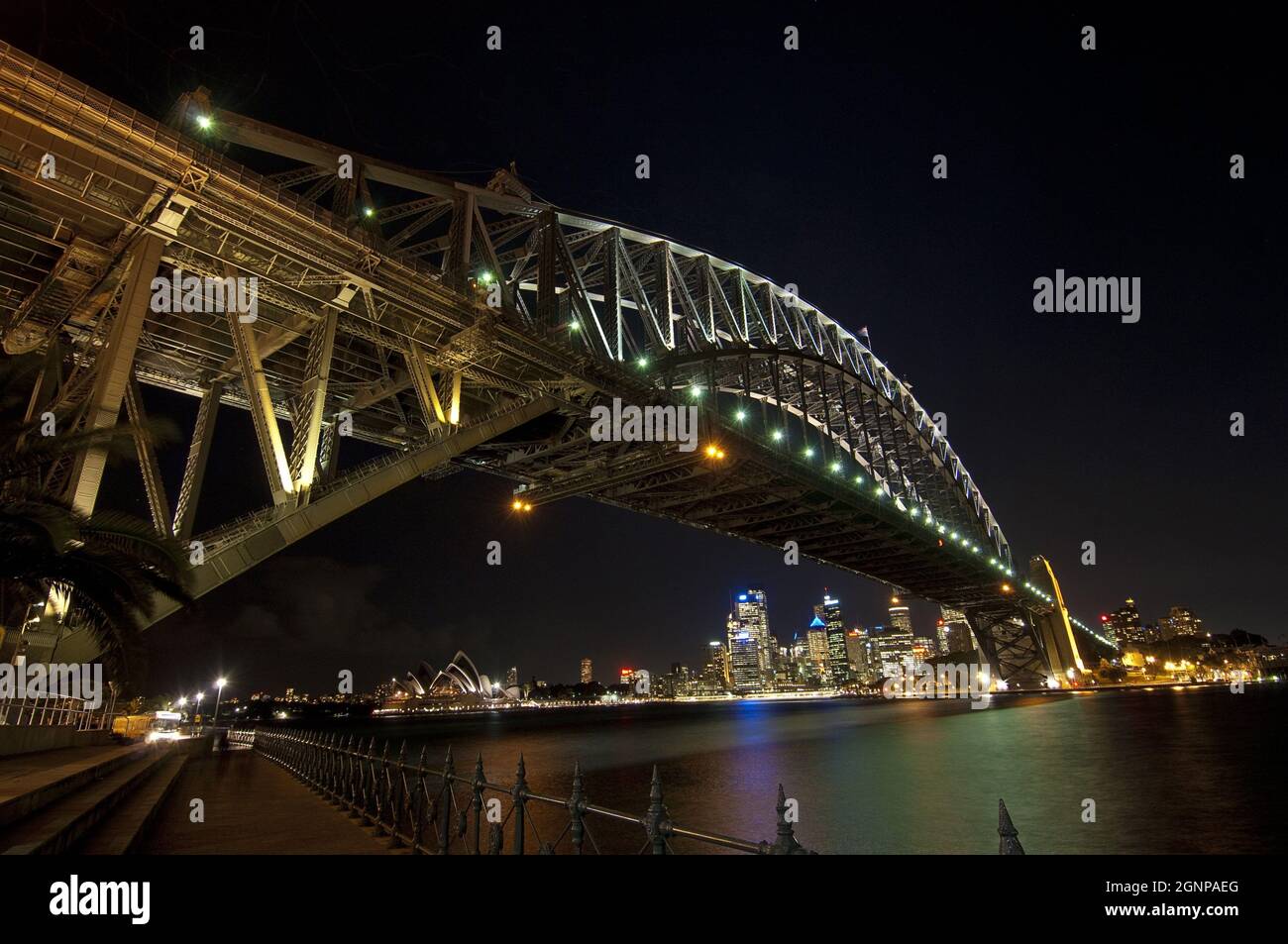 Harbour Bridge mit Skyline von Sydney bei Nacht, Deutschland, Sydney Stockfoto