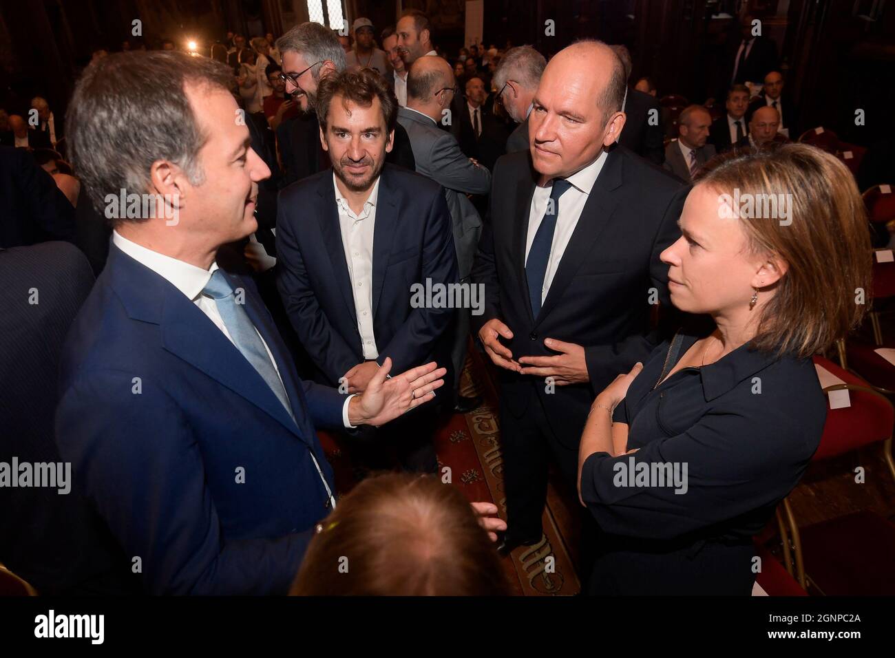 Premierminister Alexander De Croo, Epidemiologe und Forscher Marius Gilbert, Bürgermeister Philippe Close und Föderation Wallonien - Brüssel Stockfoto