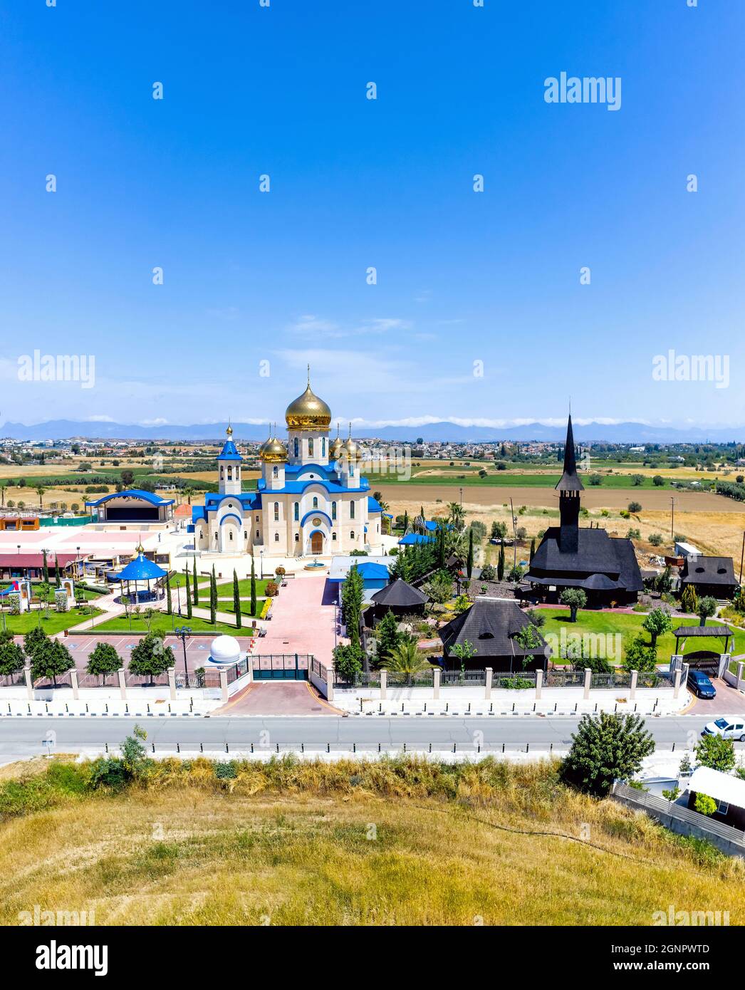 Die russisch-rumänisch-orthodoxen Kirchen im Dorf Episkopeio. Nicosia District, Zypern Stockfoto