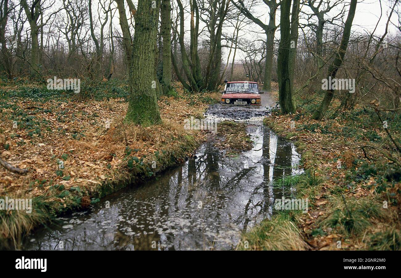 Camel Trophy Training mit Land Rover im Eastnor Castle Ledbury Herefordshire UK 12/1986 Stockfoto