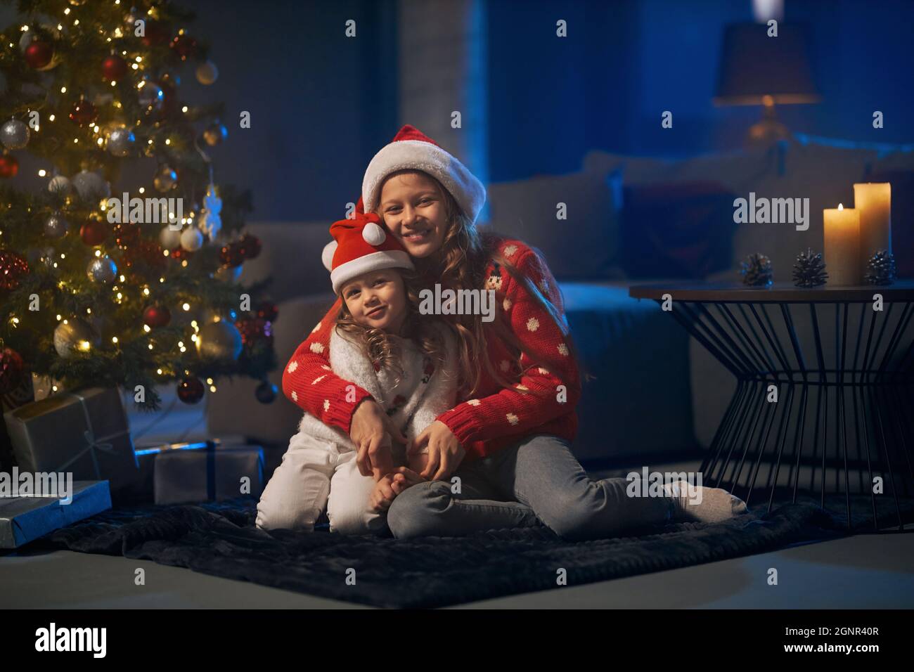 60 Stück Mini Weihnachtsmützen - Schwarze PVC Hütchen Für Puppen & Deko