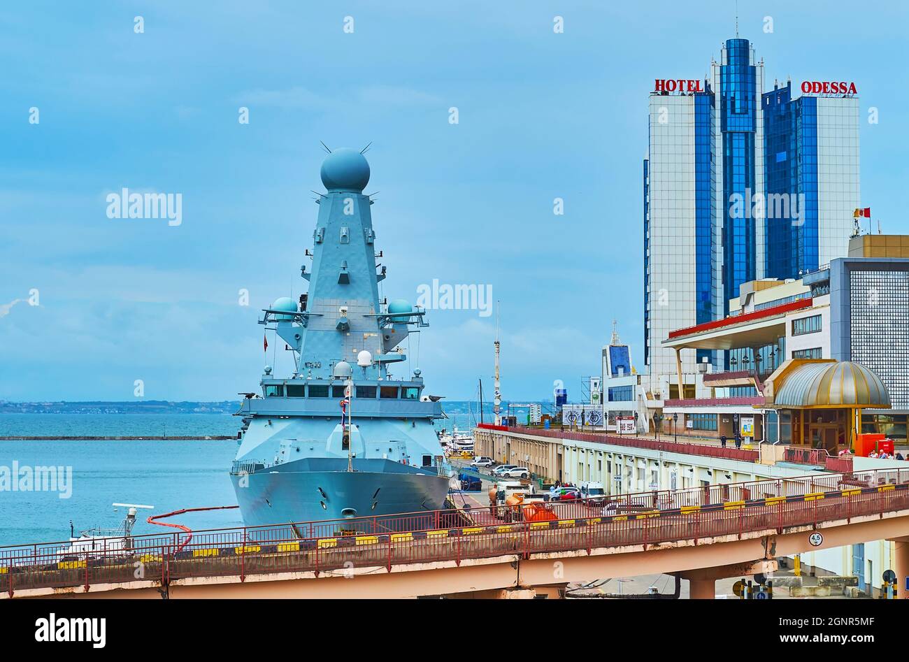 ODESSA, UKRAINE - 18. Juni 2021: Das moderne NATO-Kriegsschiff wurde am 18. Juni in Odessa im Hafen von Odessa festgemacht Stockfoto