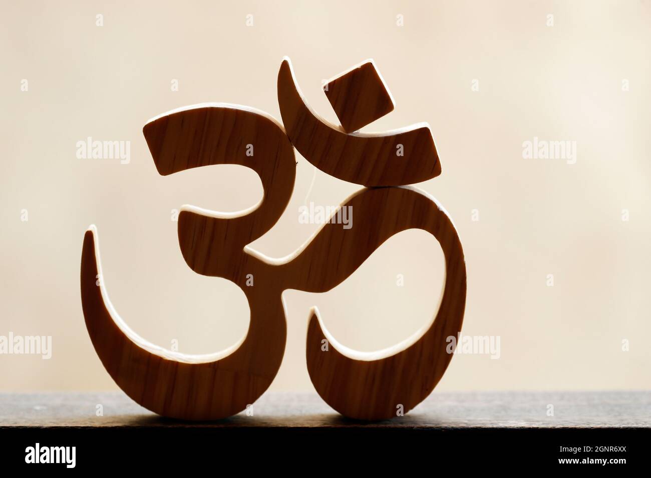 Das Om oder Aum Symbol des Hinduismus und Buddhismus. Asiatisches religiöses und Meditationssymbol. Stockfoto