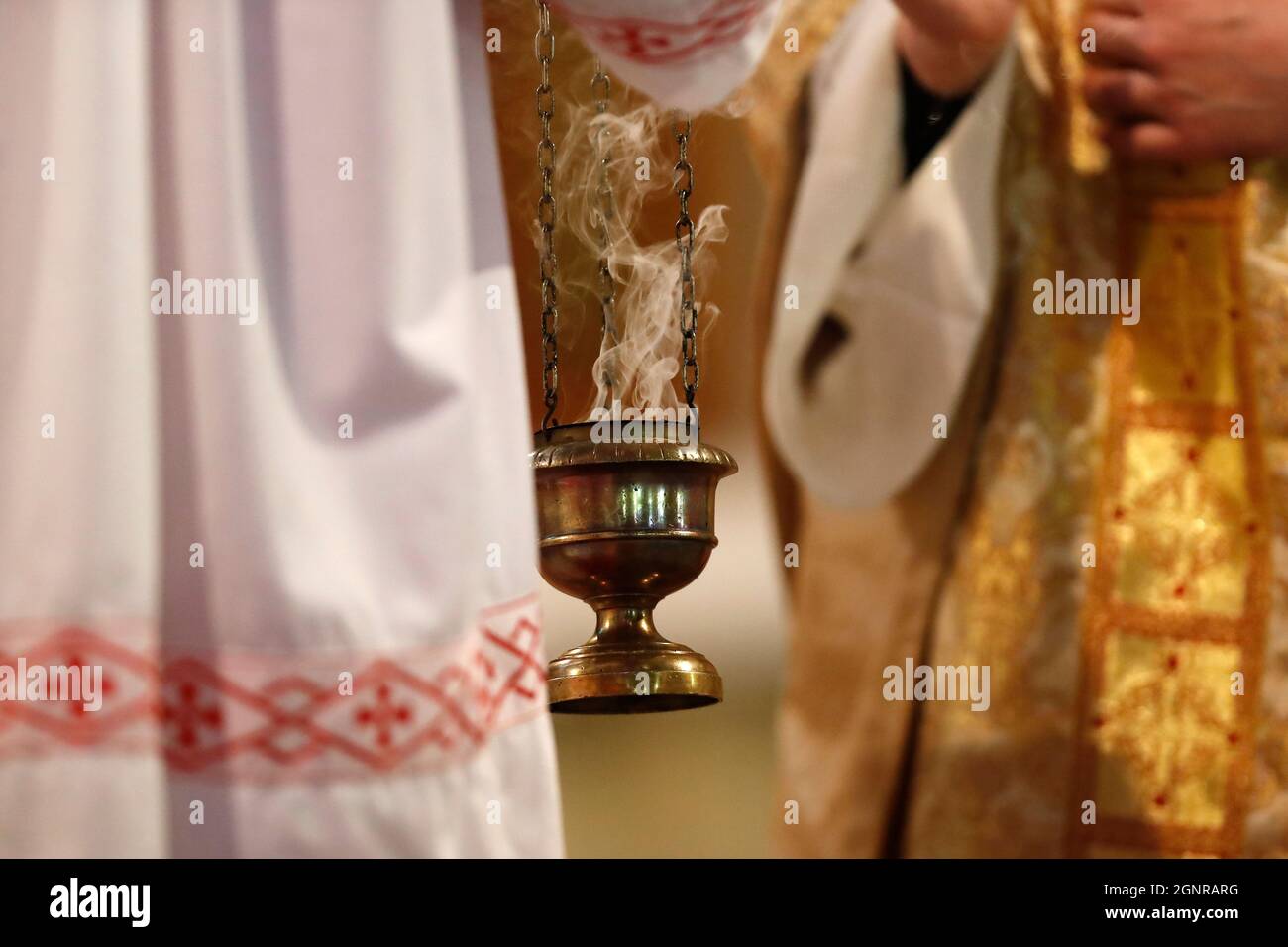 Basilika Saint Francois de Sales. Eine einzige Kette, die für Encens geeignet ist. Katholische Messe. Thonon. Frankreich. Stockfoto