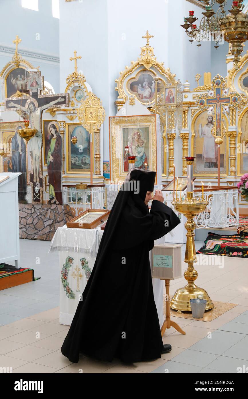 Nonne in Japca orthodoxe Klosterkirche, Moldawien Stockfoto