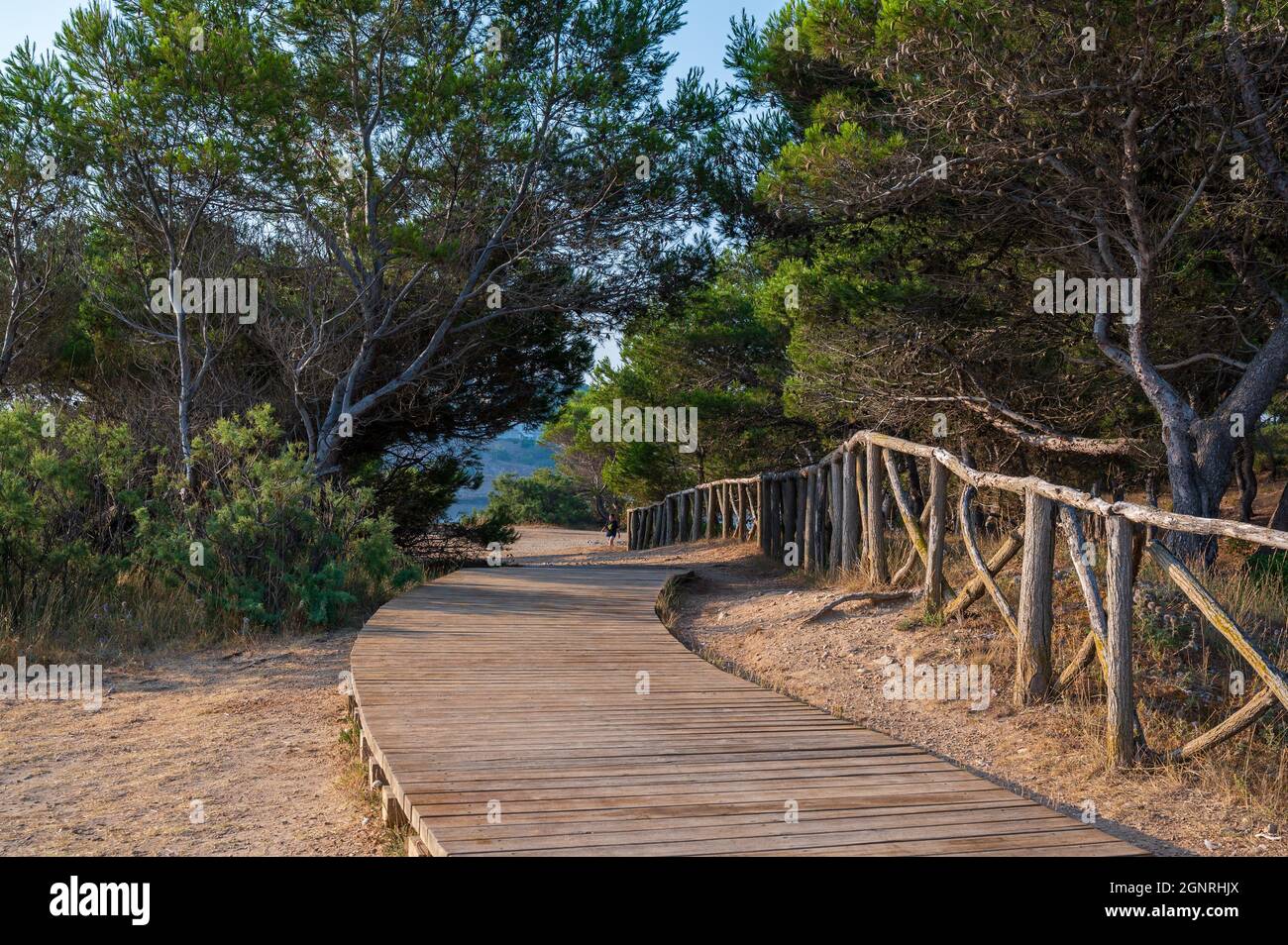 L'Escala katalonien Spanien Juli 22 2019 Strandpromenade zwischen Empuries und L'Escala Stockfoto