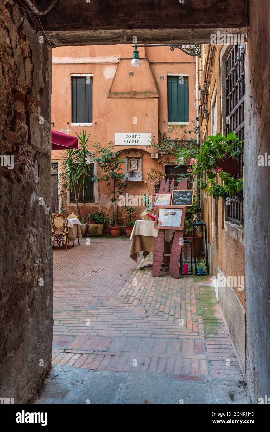 Venedig Venetien Italien Juli 24 2017 Hofrestaurant mitten in der Stadt venedig Stockfoto