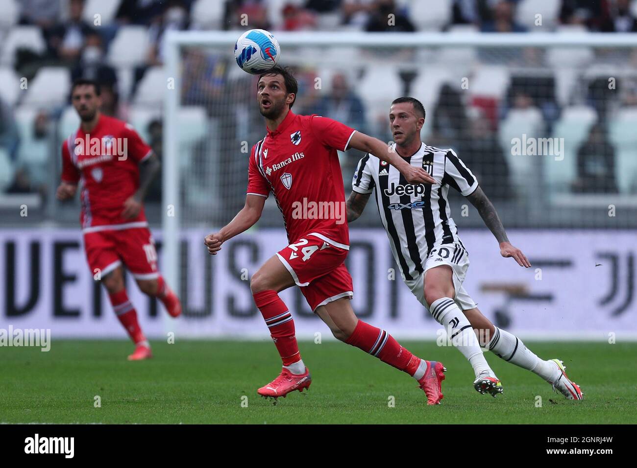 Bartosz Bereszynski von UC Sampdoria kontrolliert den Ball während des Serie-A-Spiels zwischen Juventus FC und UC Sampdoria. Stockfoto