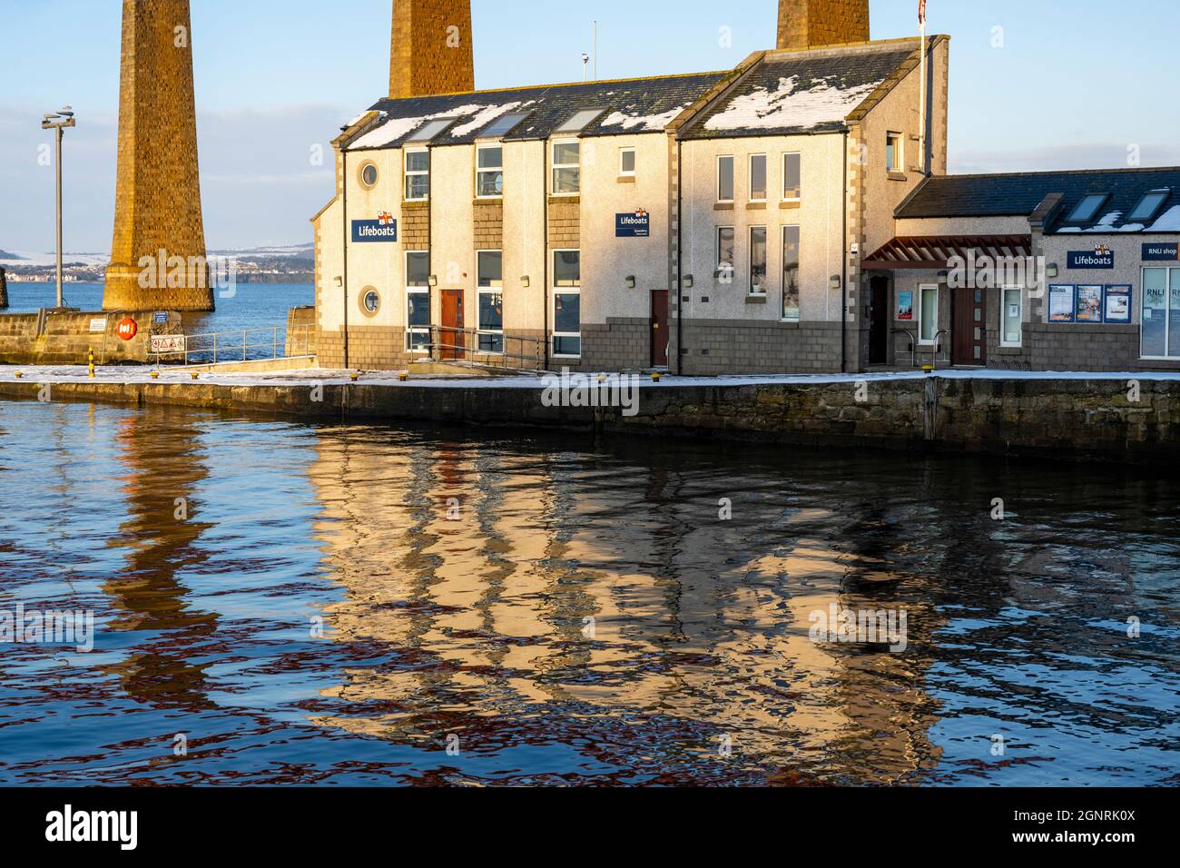 Queensferry Lifeboat Station am Haws Pier in South Queensferry, Schottland, Großbritannien Stockfoto