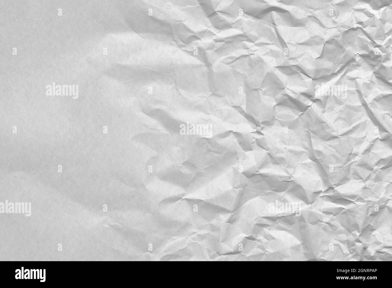 Zerknitterter Papiertextur-Hintergrund, Weißes Knitterpapier. Stockfoto