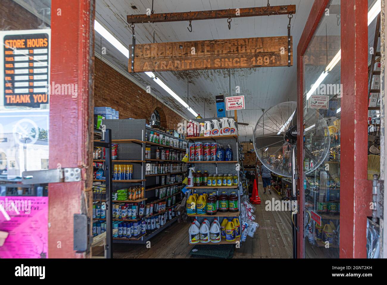 Greenville, Alabama, USA - 24. September 2021: Blick in den Greenville Hardware Store auf der Commerce Street. Dieses Geschäft ist seit 130 im Geschäft Stockfoto