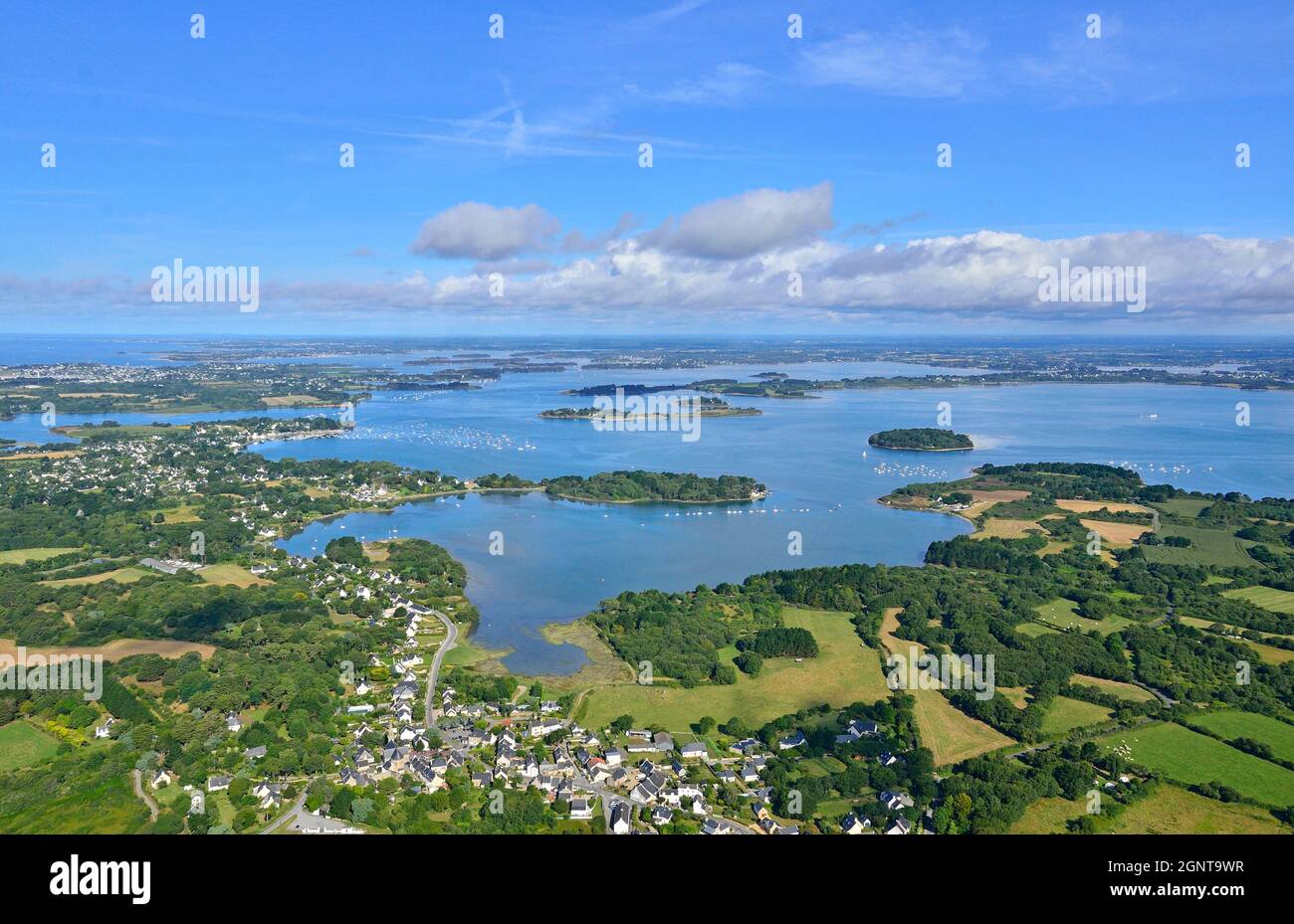 Frankreich, Morbihan (56), golfe du Morbihan (vue aérienne) // Frankreich, Morbihan, Arzal, Staudamm an der Vilaine und der Vilaine-Mündung (Luftaufnahme) Stockfoto