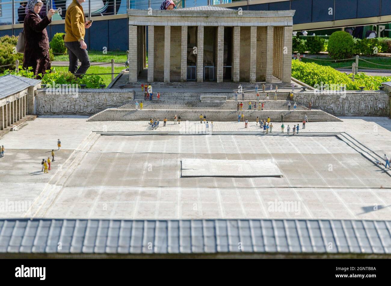 Miniatürk Park in Istanbul, Türkei. Maßstabsgefertigte Kopie von Anitkabir - dem Mausoleum von Mustafa Kemal Ataturk in Ankara, Türkei. Stockfoto