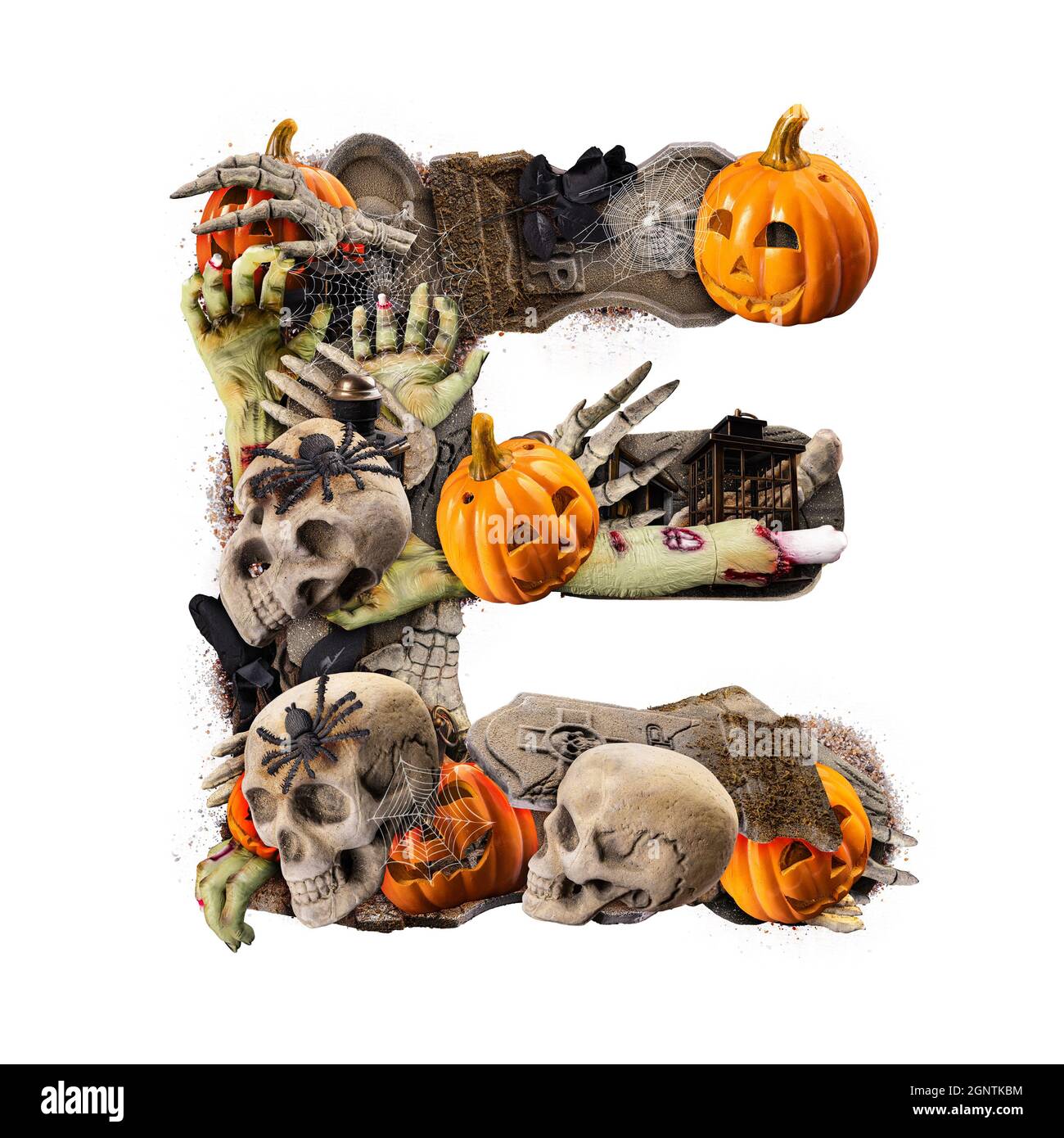 Buchstabe E aus verschiedenen Halloween-Objekte isoliert auf weißem Hintergrund Stockfoto
