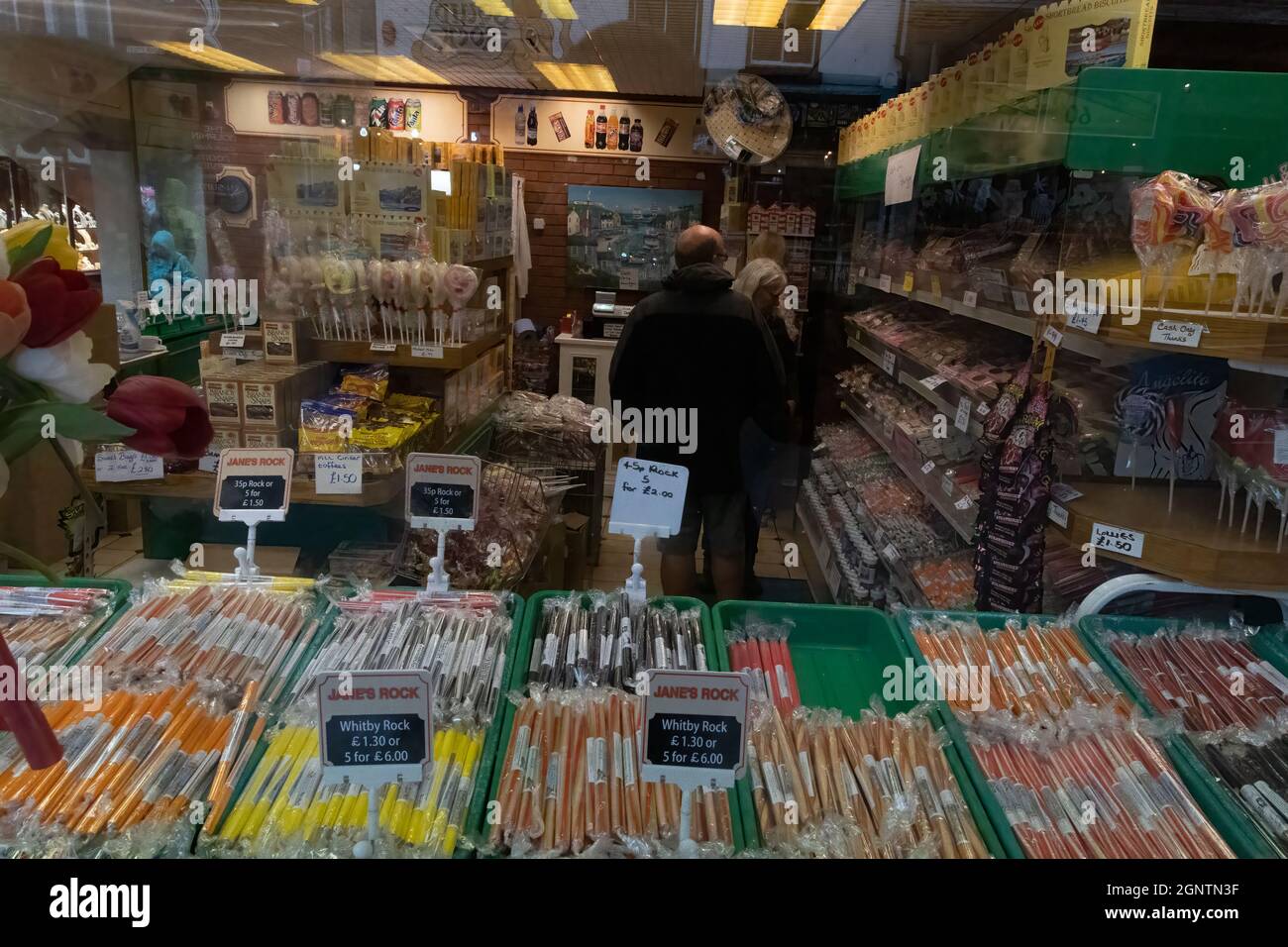 Interieur eines Rock-Shops in Whitby, North Yorkshire. Stockfoto