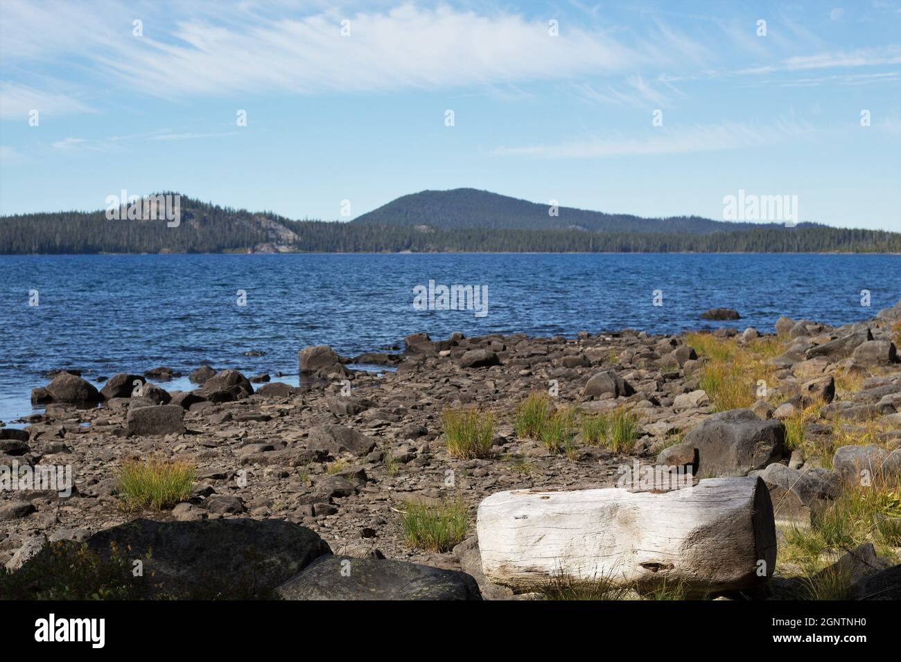 Waldo Lake in der Nähe von Oakridge, Oregon, in den Cascade Mountains. Stockfoto