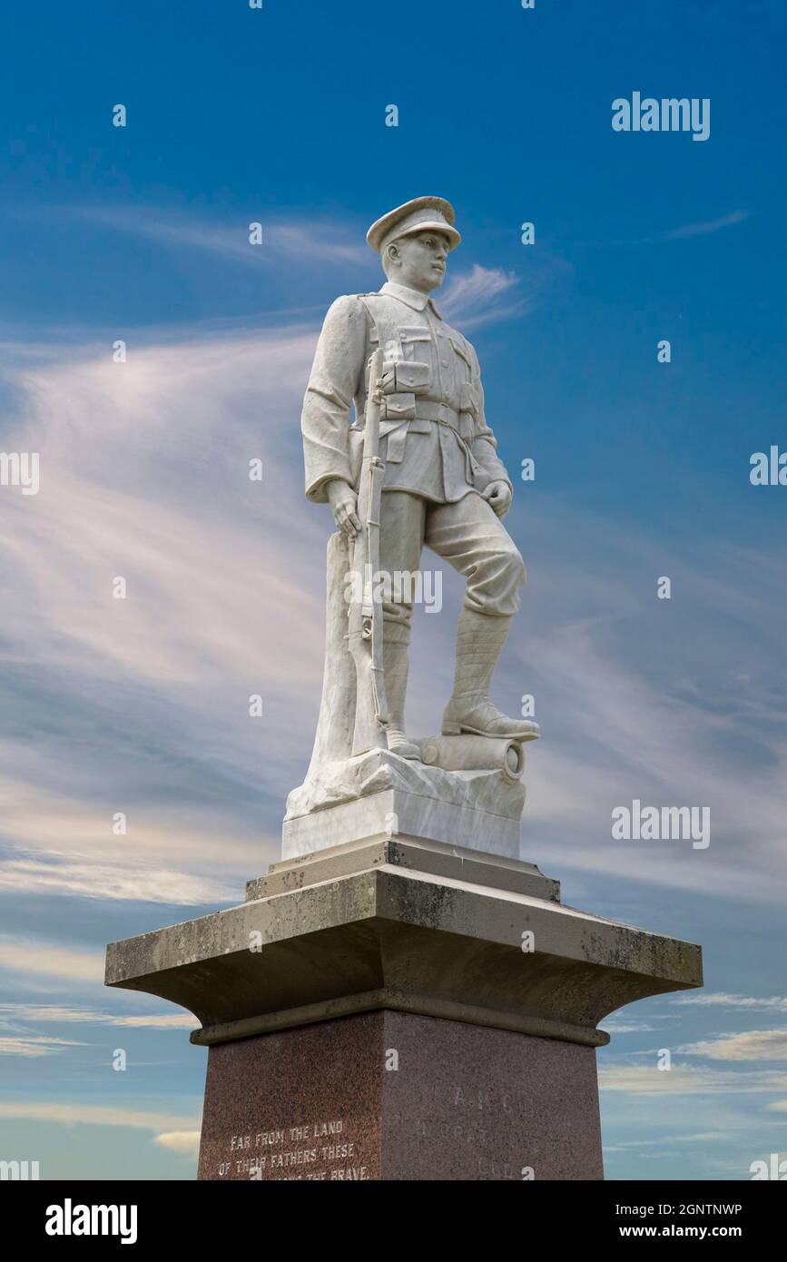 Kriegsdenkmal in Churchyard, Dale, Pembrokeshire, Wales, Großbritannien Stockfoto