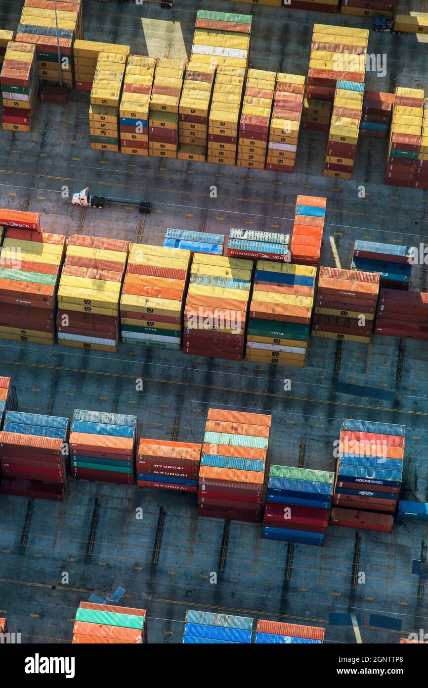 Luftaufnahme des intermodalen Frachtcontainers und Frachtbetriebs am Charleston Ports Wando Welch Terminal in Mt Pleasant, South Carolina. Stockfoto