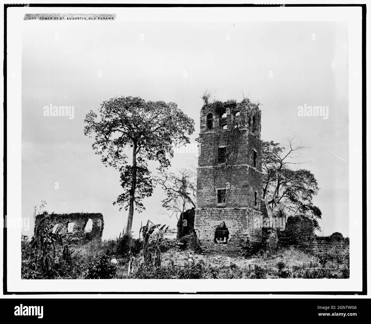 Vintage Schwarz-Weiß-Fotografie des Turms von St. Augustin (Kathedrale), Alt-Panama um 1910-1920, Mittelamerika Stockfoto