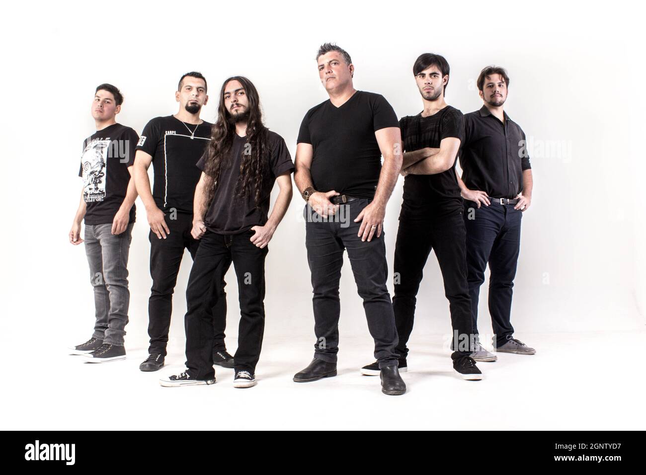 Bandportrait mit weißem Hintergrund im Studio Stockfoto