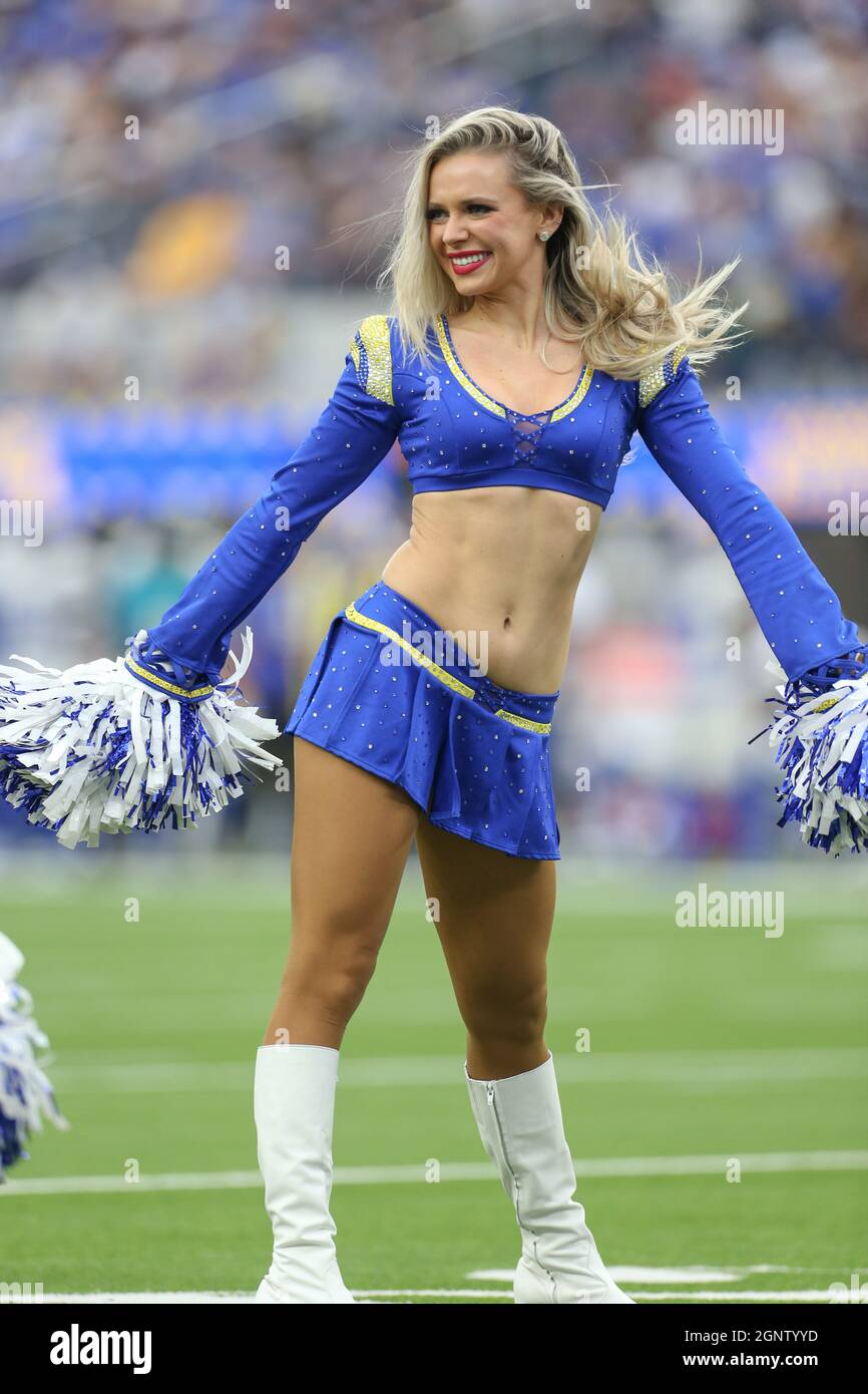 Sonntag, 26. September 2021; Englewood, CA USA; die Los Angeles Rams Cheerleader tanzten und unterhielten die Fans während eines NFL-Spiels gegen die Tampa Stockfoto