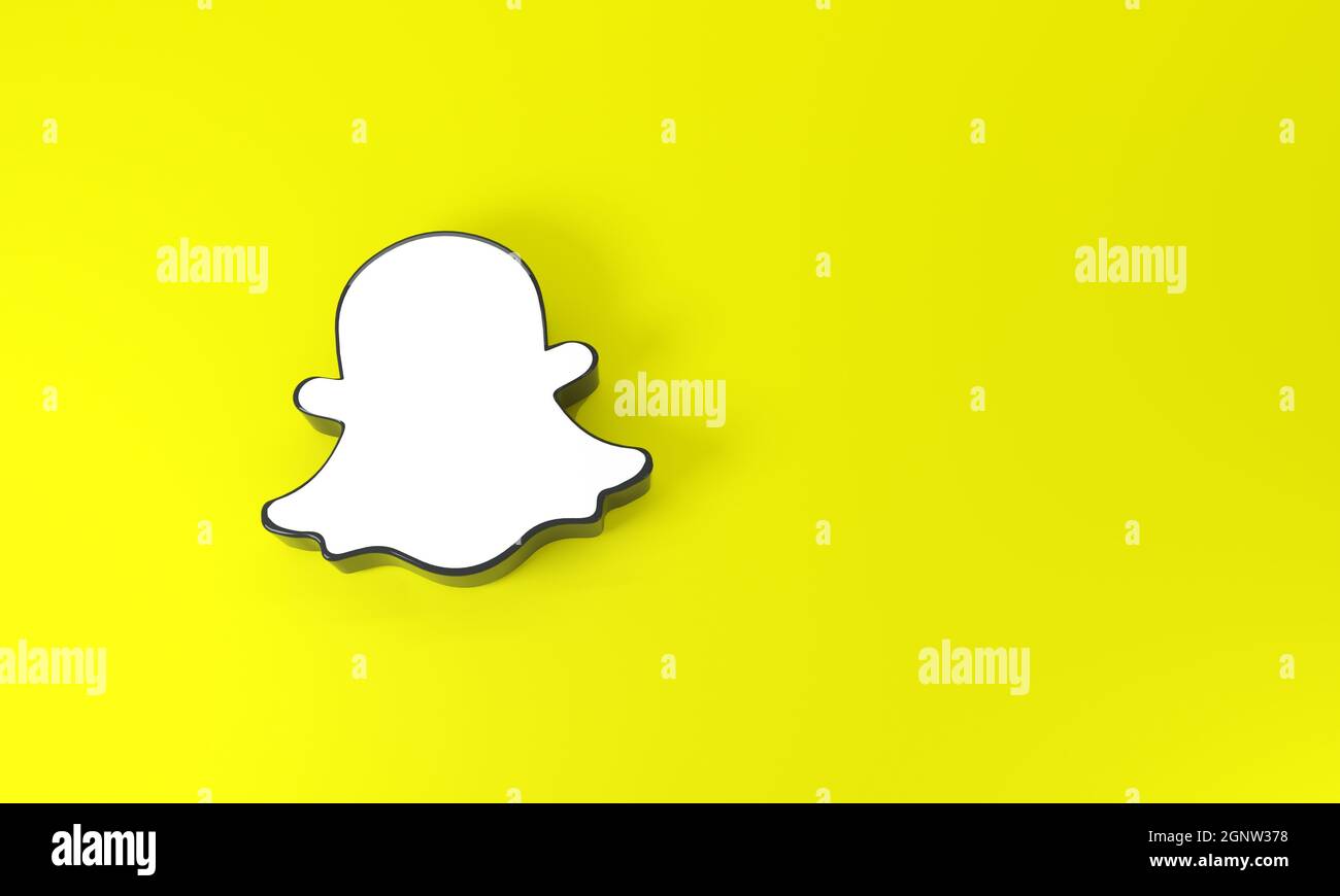 Snapchat-Logo mit Platz für Text und Grafiken auf der Draufsicht auf gelbem Hintergrund. 3d-Rendering. Stockfoto