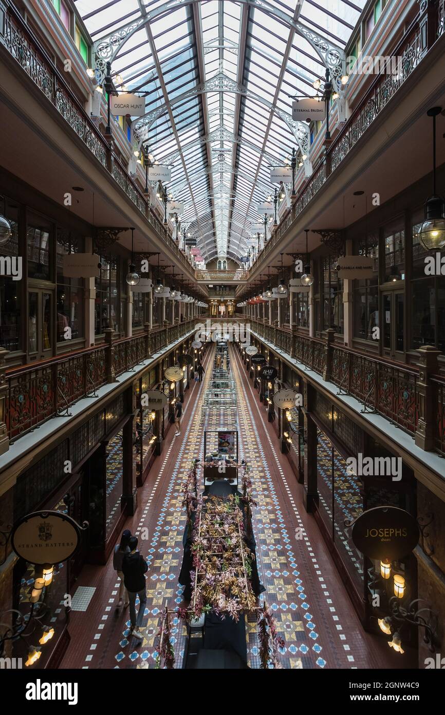 Sydney, Australien. Montag, 27. September 2021. Die Strand Arcade im zentralen Geschäftsviertel sieht sehr verlassen aus, da die Sperre in Sydney aufgrund der Delta-Sorte von COVID-19 fortgesetzt wird. Heute wurden die Details für die Wiedereröffnung bekannt gegeben und die Beschränkungen werden ab dem 11. Oktober lockern. Quelle: Paul Lovelace/Alamy Live News Stockfoto