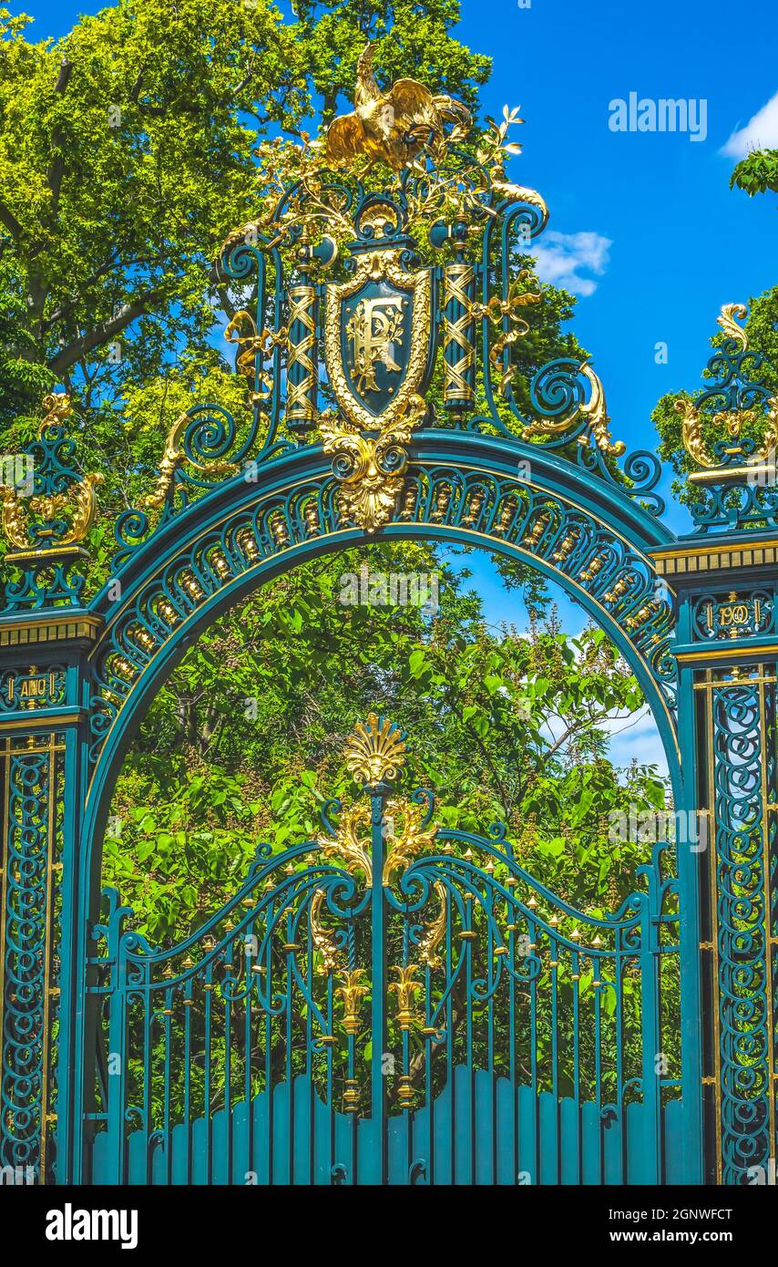 Golden Entrance Gate Elysee Palace Paris Frankreich. Offizieller Wohnsitz Präsident von Frankreich. Compteted 1722 Stockfoto
